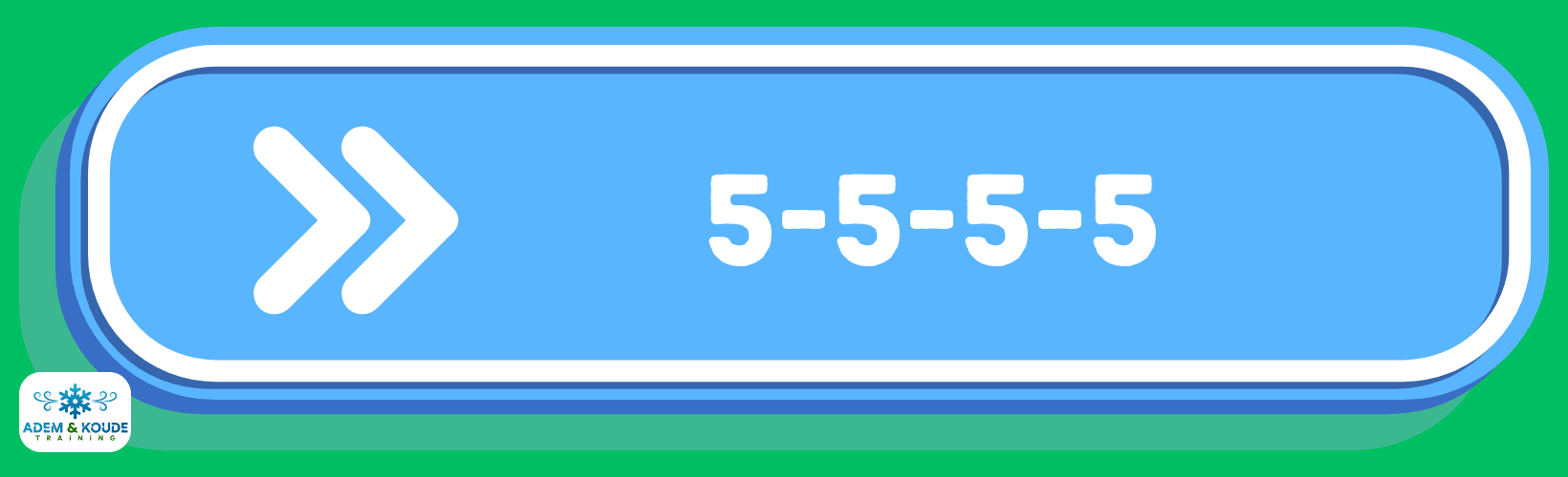 groen plaatje met blauwe wegwijzer met witte letters 5-5-5-5